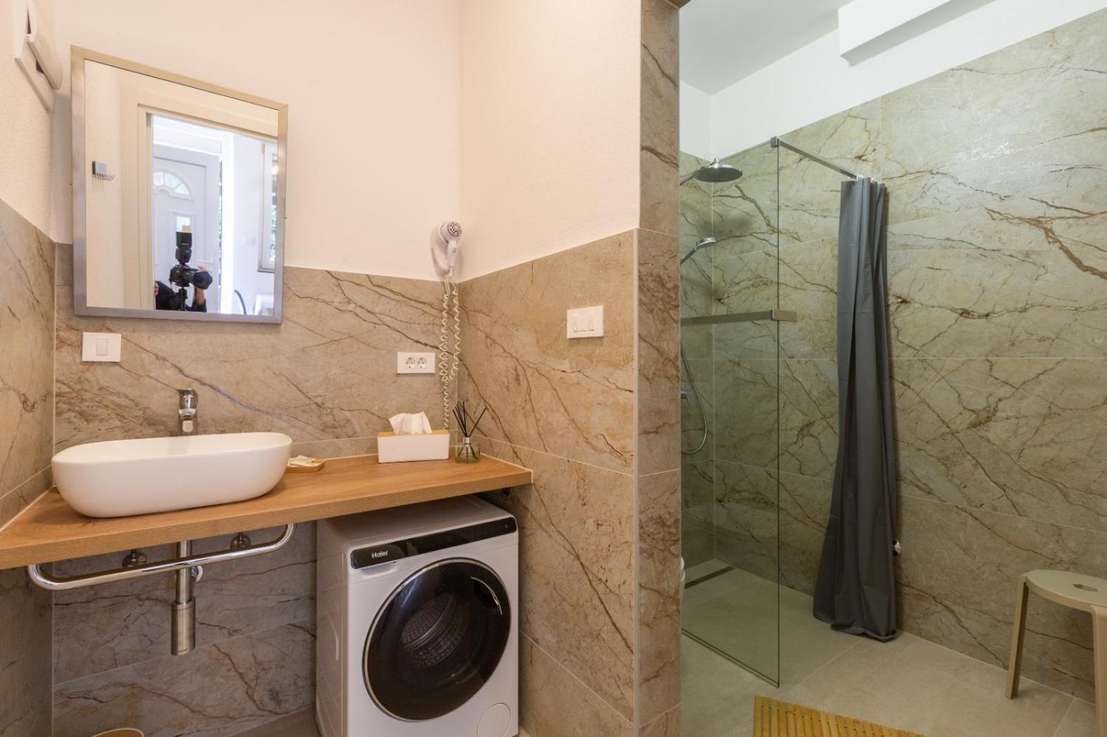 Trbovic Apartments Peaceful Stay With Free Parking, Pet-Friendly, And Bike Storage In 乌马格 外观 照片